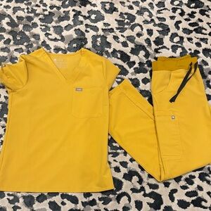 Figs Light Gold Scrub Set